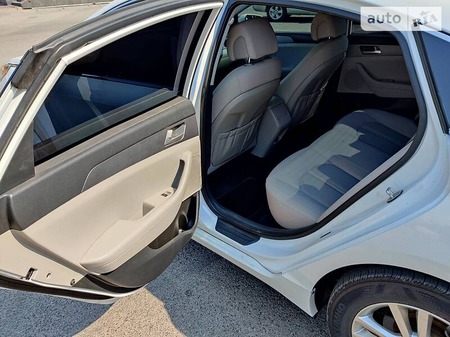 Hyundai Sonata 2016  випуску Вінниця з двигуном 2.4 л бензин седан автомат за 11600 долл. 
