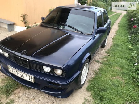 BMW 324 1987  випуску Івано-Франківськ з двигуном 2.4 л дизель седан механіка за 1900 долл. 