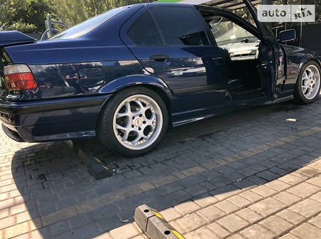 BMW 325 1994  випуску Одеса з двигуном 2.5 л бензин седан механіка за 5300 долл. 
