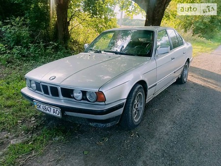 BMW 518 1990  випуску Рівне з двигуном 1.8 л  седан механіка за 1550 долл. 