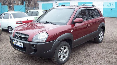 Hyundai Tucson 2008  випуску Донецьк з двигуном 2 л  позашляховик автомат за 9850 долл. 