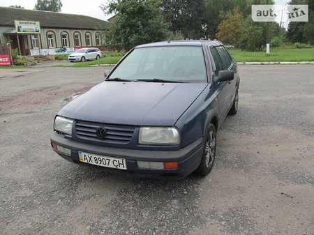 Volkswagen Vento 1994  випуску Суми з двигуном 1.6 л бензин седан механіка за 2850 долл. 
