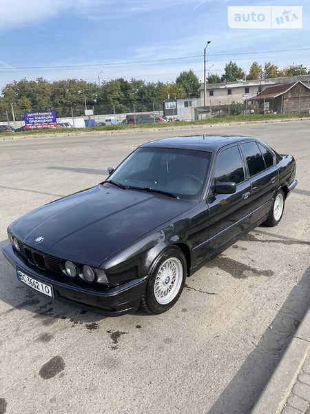 BMW 520 1992  випуску Івано-Франківськ з двигуном 2 л бензин седан механіка за 3100 долл. 