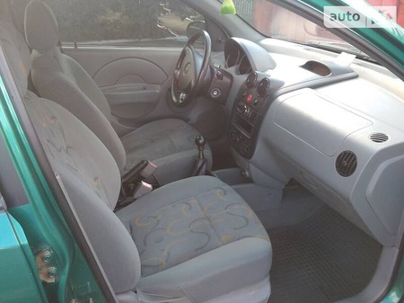 Chevrolet Aveo 2005  випуску Донецьк з двигуном 1.5 л бензин седан механіка за 3800 долл. 