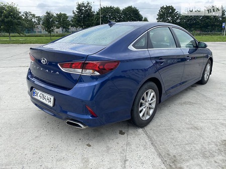 Hyundai Sonata 2019  випуску Рівне з двигуном 2.4 л бензин седан автомат за 14950 долл. 