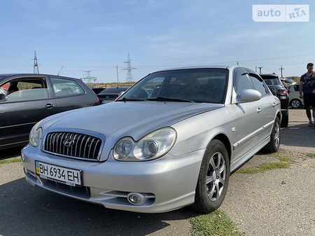 Hyundai Sonata 2004  випуску Одеса з двигуном 2 л бензин седан механіка за 4000 долл. 