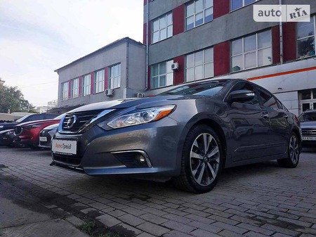 Nissan Altima 2016  випуску Харків з двигуном 2.5 л бензин седан автомат за 12800 долл. 