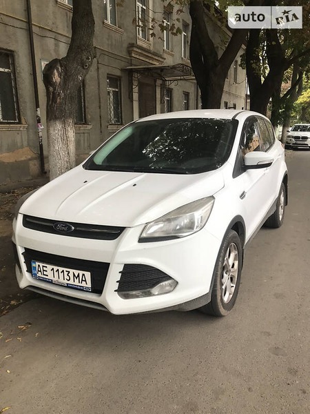 Ford Kuga 2015  випуску Дніпро з двигуном 2 л дизель позашляховик механіка за 11000 долл. 