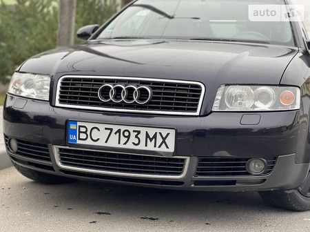 Audi A4 Limousine 2002  випуску Львів з двигуном 1.8 л бензин седан автомат за 6150 долл. 