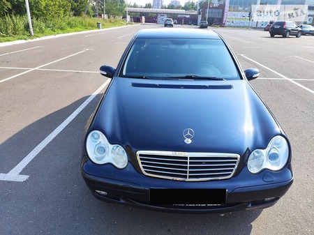 Mercedes-Benz C 180 2002  випуску Донецьк з двигуном 1.8 л  седан механіка за 6700 долл. 