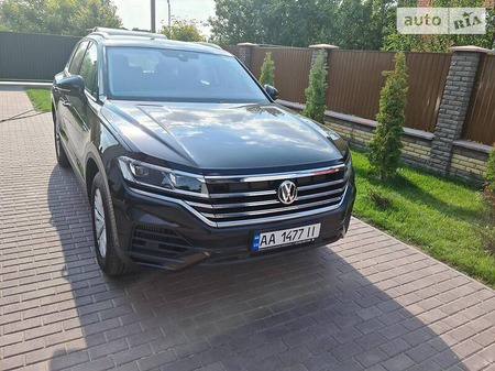 Volkswagen Touareg 2019  випуску Київ з двигуном 3 л бензин позашляховик автомат за 58000 долл. 