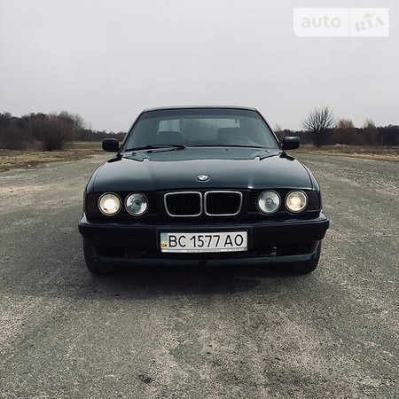 BMW 525 1992  випуску Луцьк з двигуном 2.5 л дизель седан механіка за 3100 долл. 