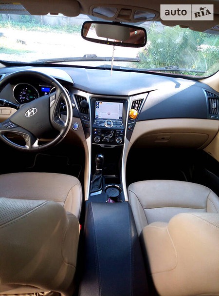 Hyundai Sonata 2012  випуску Київ з двигуном 2.4 л гібрид седан автомат за 10750 долл. 