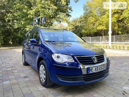 Volkswagen Touran 2009  випуску Львів з двигуном 1.4 л бензин мінівен механіка за 6450 долл. 