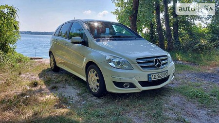 Mercedes-Benz B 180 2010  випуску Дніпро з двигуном 1.7 л бензин хэтчбек автомат за 8900 долл. 