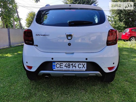Dacia Sandero Stepway 2019  випуску Чернівці з двигуном 0.9 л бензин позашляховик механіка за 10400 долл. 