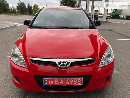 Hyundai i30 2008  випуску Дніпро з двигуном 1.4 л бензин хэтчбек механіка за 6300 долл. 