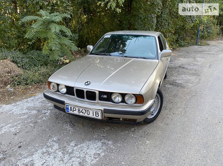 BMW 520 1990  випуску Запоріжжя з двигуном 2 л  седан механіка за 2500 долл. 