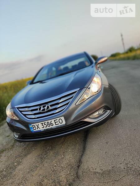 Hyundai Sonata 2010  випуску Хмельницький з двигуном 2.4 л  седан автомат за 10600 долл. 