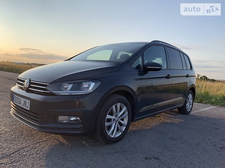 Volkswagen Touran 2016  випуску Тернопіль з двигуном 2 л дизель мінівен механіка за 16550 долл. 