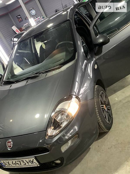 Fiat Grande Punto 2013  випуску Харків з двигуном 1.4 л бензин хэтчбек  за 6500 долл. 