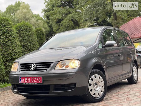 Volkswagen Touran 2005  випуску Львів з двигуном 1.6 л бензин мінівен механіка за 6250 долл. 