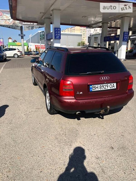 Audi A4 Limousine 1998  випуску Одеса з двигуном 1.8 л  універсал механіка за 3200 долл. 