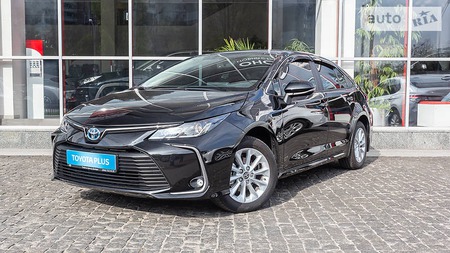 Toyota Corolla 2021  випуску Дніпро з двигуном 1.8 л гібрид седан автомат за 730000 грн. 