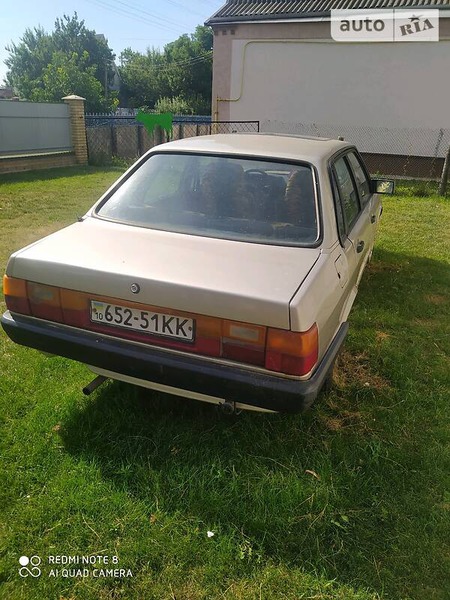 Audi 80 1985  випуску Київ з двигуном 1.6 л бензин седан механіка за 1500 долл. 
