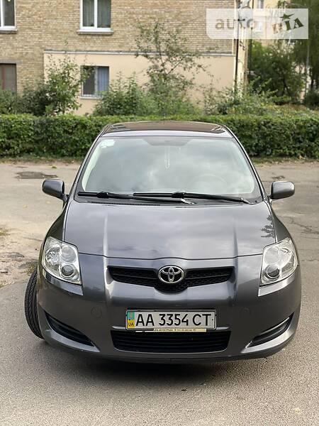 Toyota Auris 2007  випуску Київ з двигуном 0 л бензин хэтчбек механіка за 6700 долл. 