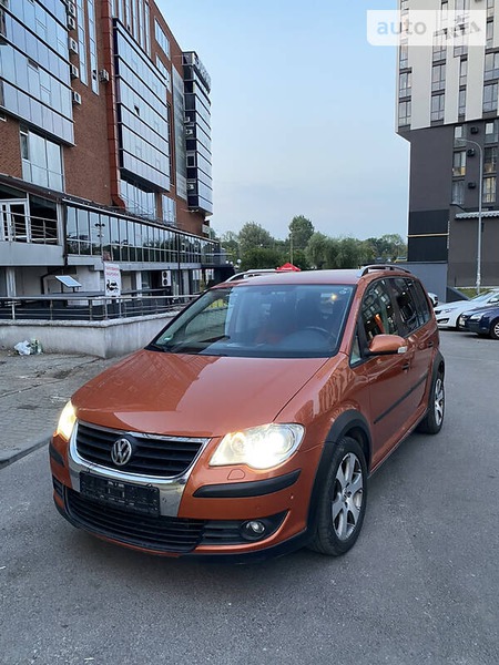 Volkswagen Touran 2007  випуску Львів з двигуном 1.4 л бензин мінівен автомат за 7900 долл. 