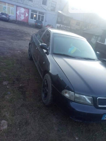 Audi A4 Limousine 1998  випуску Ужгород з двигуном 1.9 л дизель седан механіка за 1700 долл. 