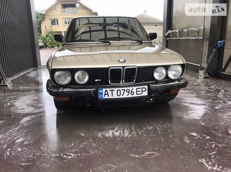 BMW 524 1986  випуску Івано-Франківськ з двигуном 2.4 л дизель седан механіка за 1100 долл. 