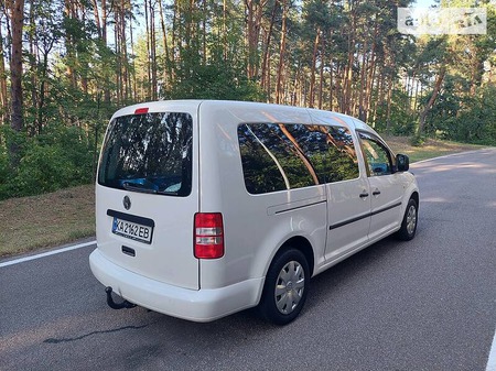 Volkswagen Caddy 2011  випуску Київ з двигуном 1.6 л дизель мінівен автомат за 11800 долл. 