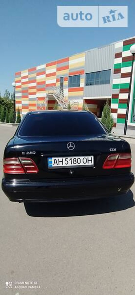 Mercedes-Benz E 220 2000  випуску Донецьк з двигуном 2.2 л дизель седан автомат за 5400 долл. 