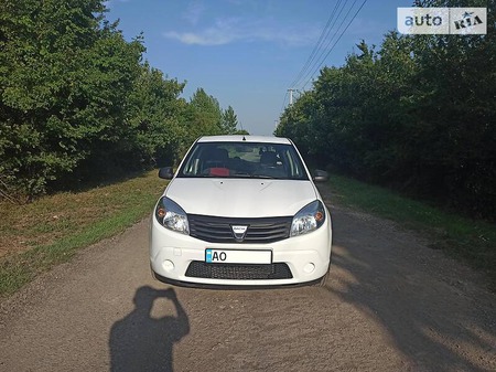 Dacia Sandero 2009  випуску Ужгород з двигуном 1.4 л бензин хэтчбек механіка за 4300 долл. 