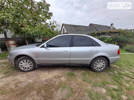 Audi A4 Limousine 1997  випуску Львів з двигуном 1.8 л  седан механіка за 3900 долл. 