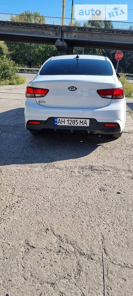 KIA Rio 2017  випуску Донецьк з двигуном 1.6 л бензин седан автомат за 10000 долл. 