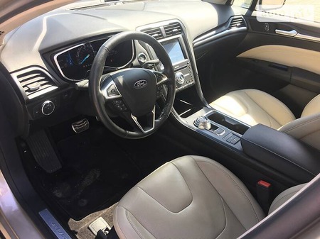 Ford Fusion 2016  випуску Дніпро з двигуном 2 л гібрид седан автомат за 18600 долл. 