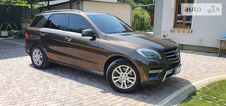 Mercedes-Benz ML 350 2012  випуску Кропивницький з двигуном 3 л дизель позашляховик автомат за 29999 долл. 