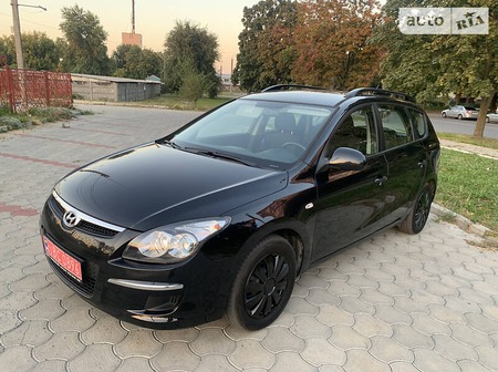 Hyundai i30 2009  випуску Дніпро з двигуном 0 л бензин універсал механіка за 6777 долл. 