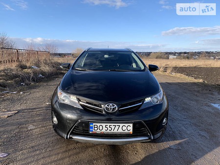 Toyota Auris 2013  випуску Тернопіль з двигуном 1.4 л дизель універсал механіка за 10300 долл. 