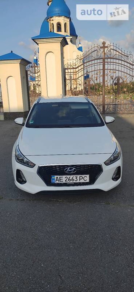 Hyundai i30 2017  випуску Дніпро з двигуном 0 л бензин універсал автомат за 13300 долл. 