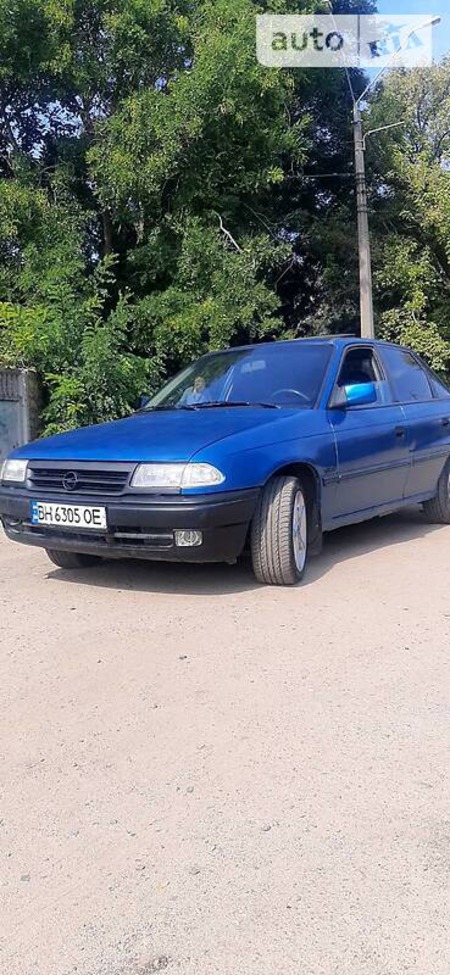 Opel Astra 1993  випуску Одеса з двигуном 1.6 л бензин седан механіка за 2200 долл. 