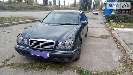 Mercedes-Benz E 220 1997  випуску Донецьк з двигуном 2.2 л дизель седан механіка за 4100 долл. 