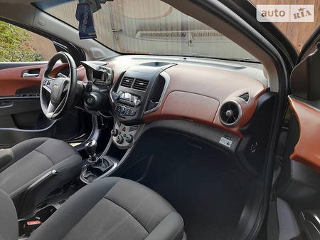Chevrolet Aveo 2012  випуску Донецьк з двигуном 1.4 л бензин хэтчбек механіка за 6350 долл. 