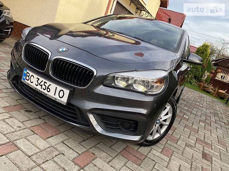 BMW 216 2015  випуску Львів з двигуном 1.5 л дизель мінівен автомат за 13800 долл. 