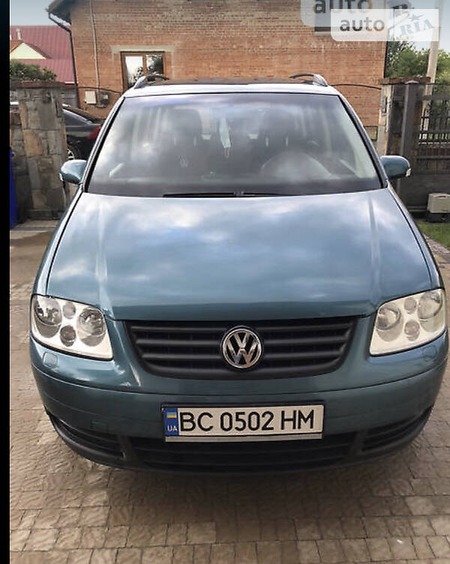 Volkswagen Touran 2003  випуску Львів з двигуном 1.6 л бензин мінівен механіка за 5499 долл. 