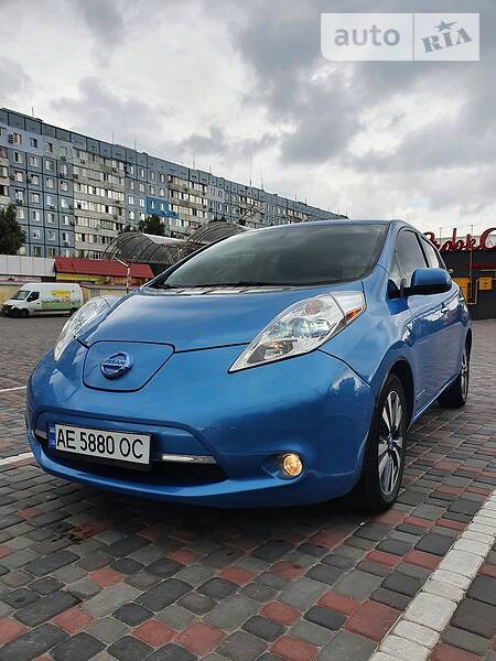 Nissan Leaf 2014  випуску Дніпро з двигуном 0 л електро хэтчбек  за 11300 долл. 