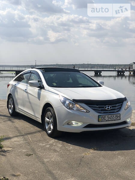 Hyundai Sonata 2012  випуску Миколаїв з двигуном 2.4 л  седан автомат за 13500 долл. 